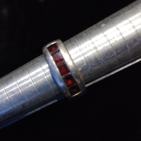 VINTAGE Sterling Silver Channel Set Red Gemstone Ring - Picture 11 of 12